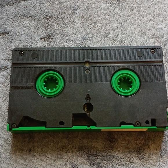 1982 ET VHS Tape, Classic 80s Movie On Video Cassette, Extraterrestrial - Picture 8 of 9